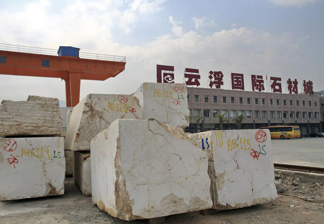 PC磚鋪地材料優(yōu)勢大揭秘：質量有保障，方便實用(圖2)